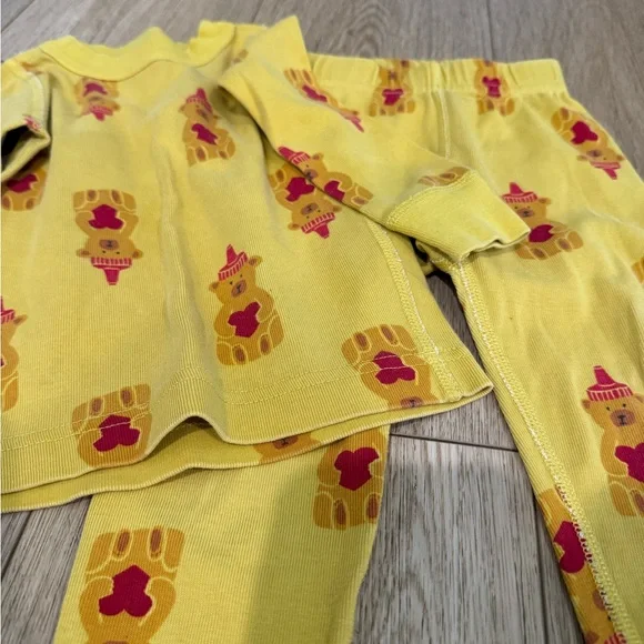 Hanna Andersson Yellow and Red Pajama Set with Bear Print - Picture 2 of 3